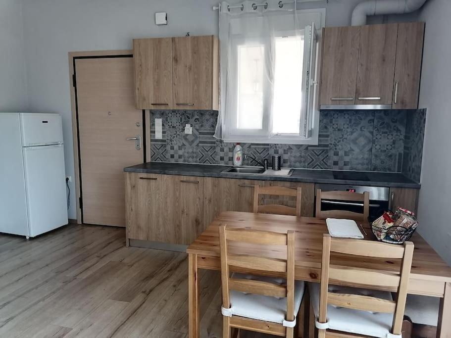 Διαμέρισμα Με Δύο Δωμάτια, Δύο Μπάνια Katsikas Exterior photo
